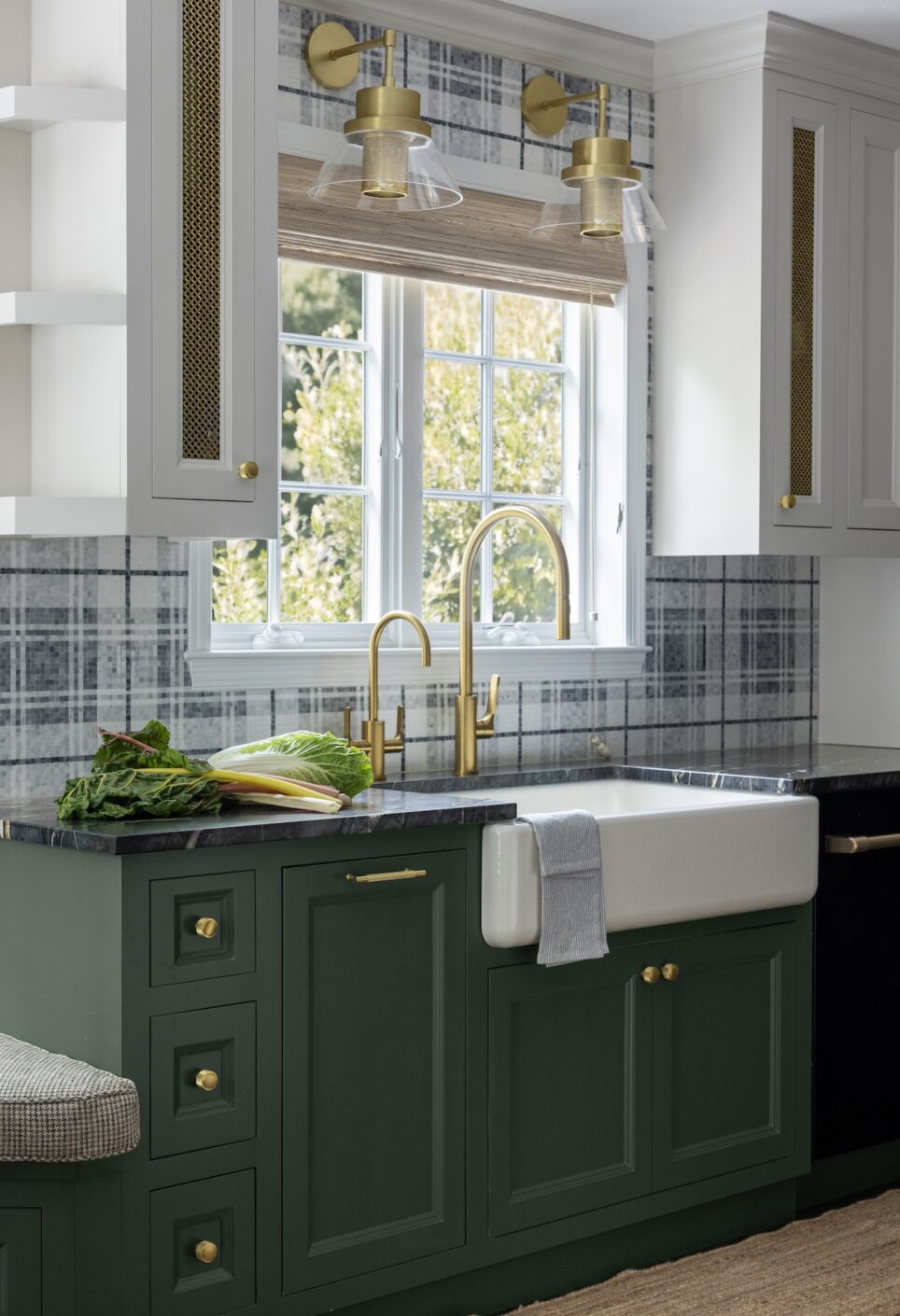 Kitchen Sink With Inset Cabinetry