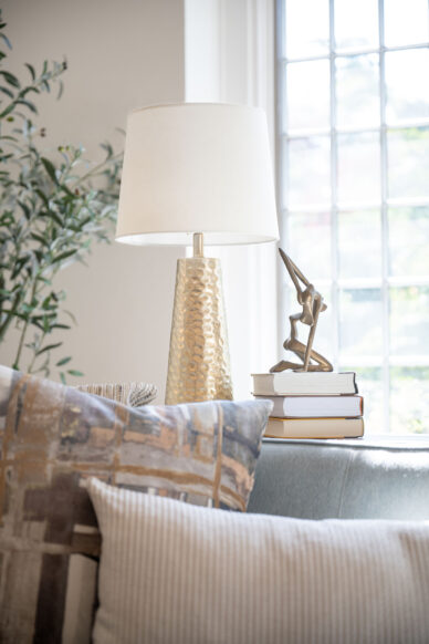 6 Essential Tips for a Chic Living Room Design