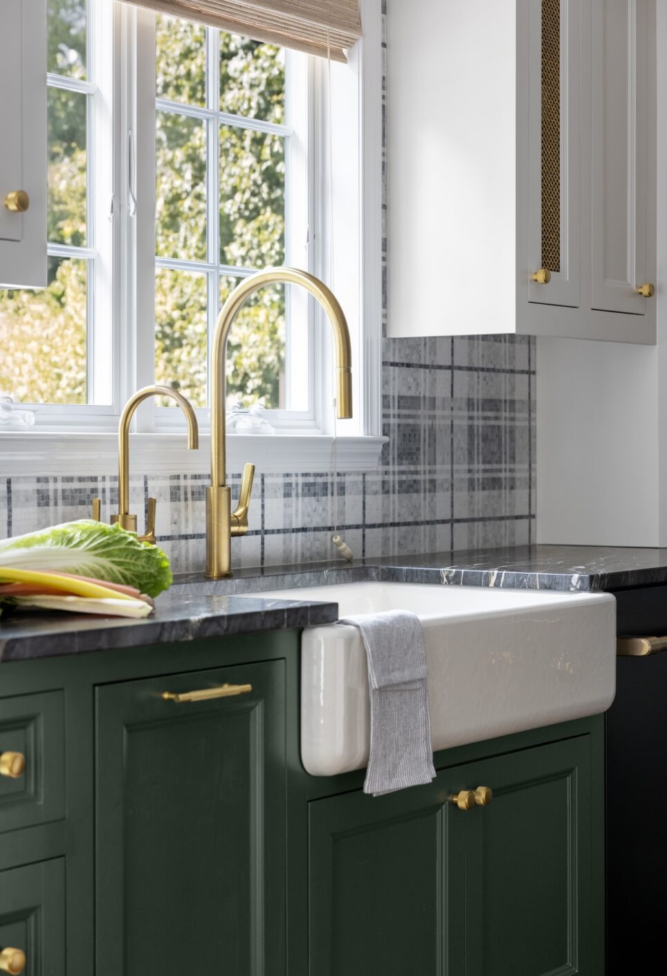 Farmhouse Sink Gold Faucet