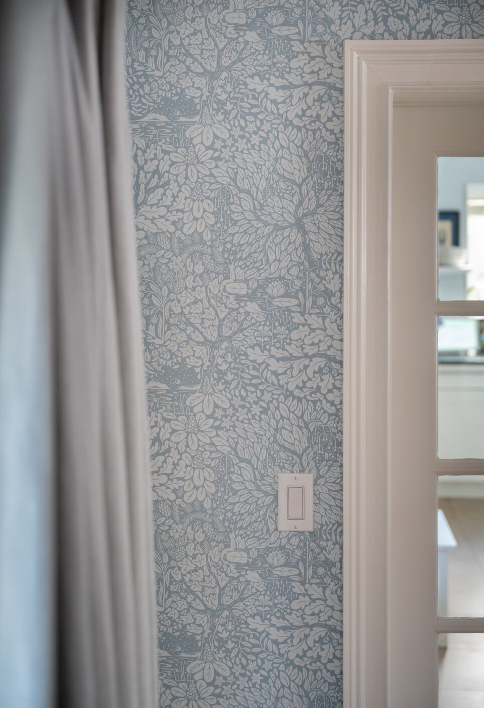 Powder Blue And Off White Wallpaper Pattern