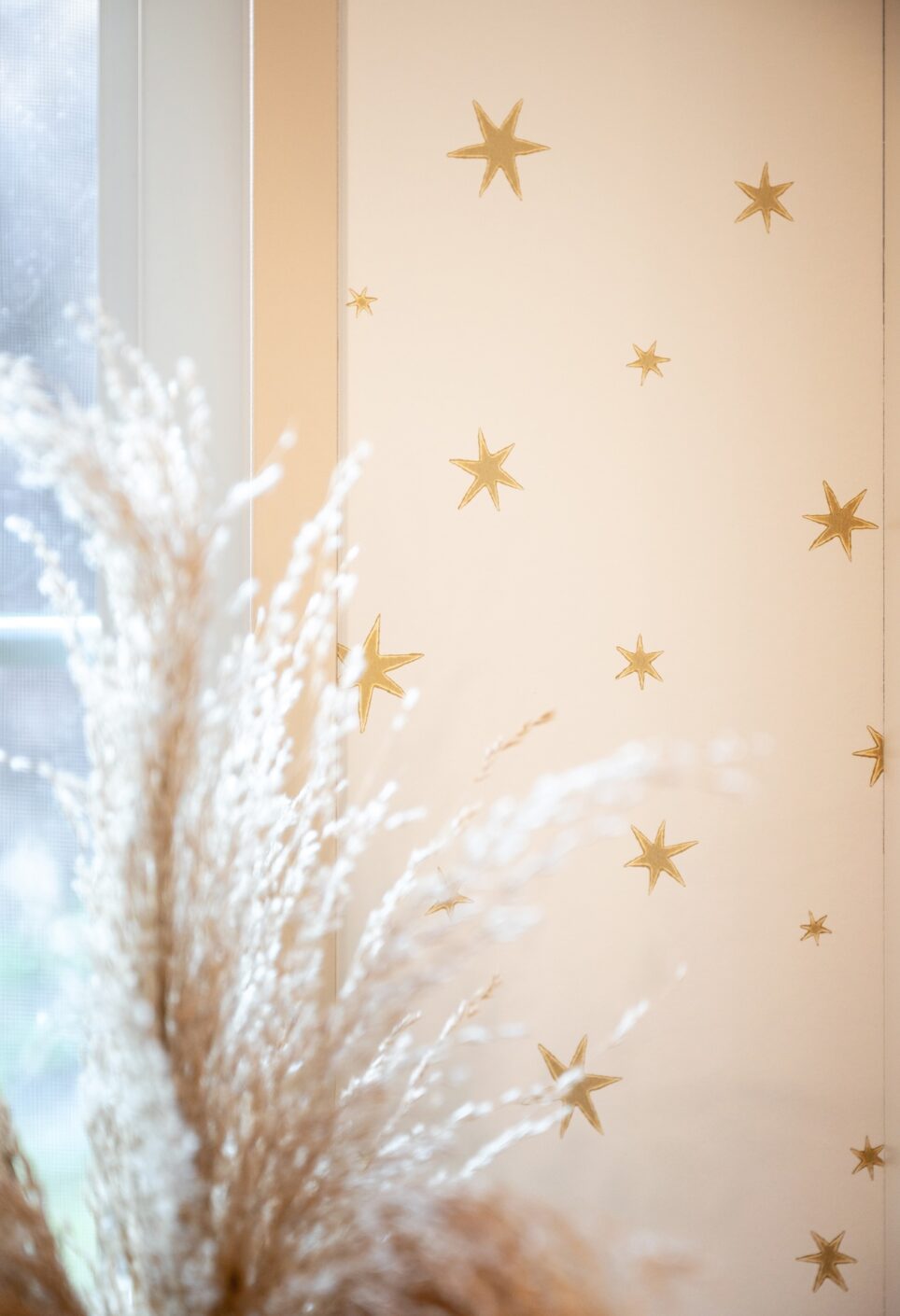 Star Wallpaper Contemporary Ensuite Bathroom Design