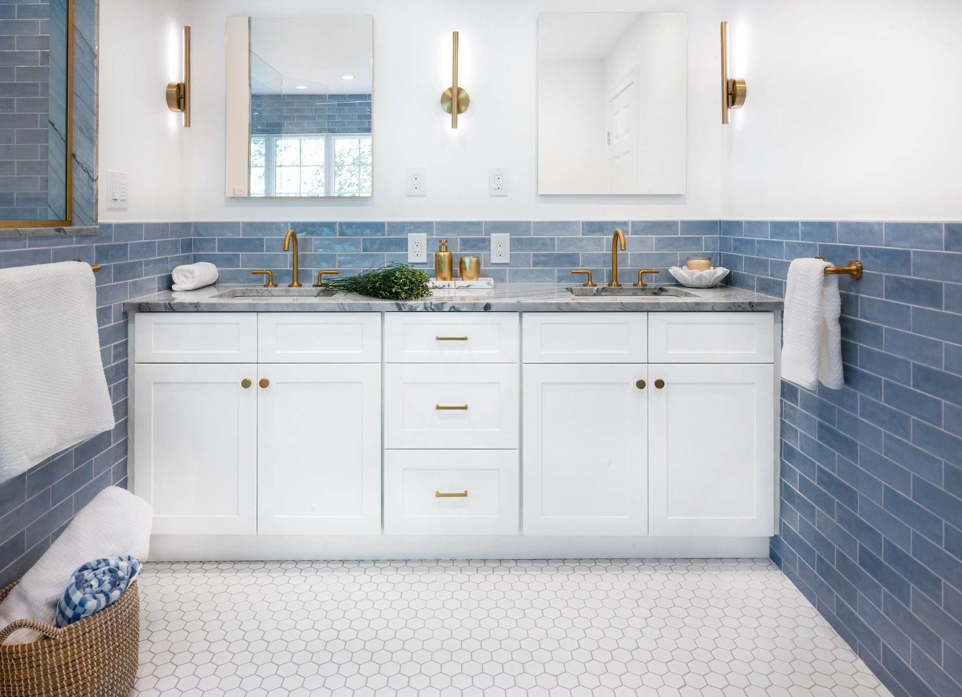 Trasitional Primary Bathroom Interior Design